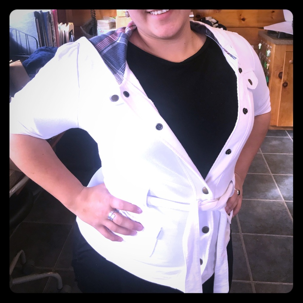 White short sleeve sweatshirt